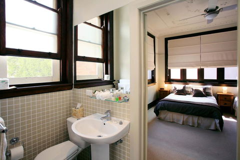 The Bank Guesthouse - Accommodation Cooktown 0