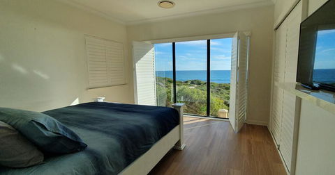 The Beach House - Port Bouvard - Accommodation Cooktown 2