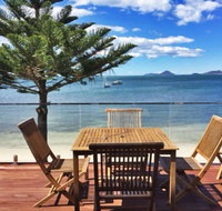 The Beach House' 169 Soldiers Point Road - right on the waterfront - Accommodation Cooktown