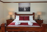 Moonah Central Apartments and Holiday Homes