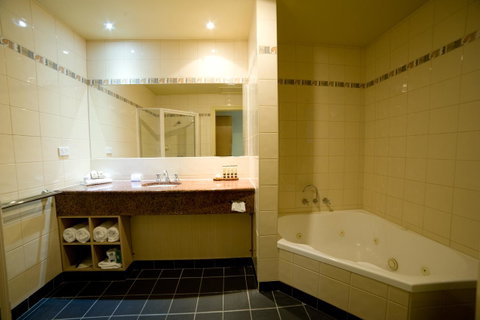 Strahan Village - Accommodation Cooktown 34