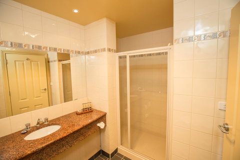 Strahan Village - Accommodation Cooktown 39