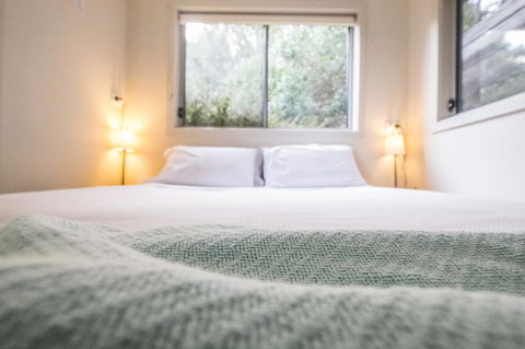 Hazards Escape - The Top Shack & The Short Stack - Accommodation Cooktown 2