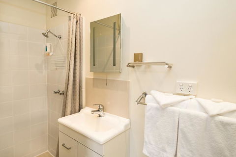 Edgewater Hotel - Accommodation Cooktown 16