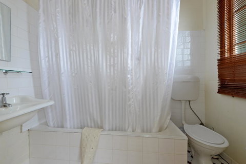 Edinburgh Gallery Bed & Breakfast - Accommodation Cooktown 36