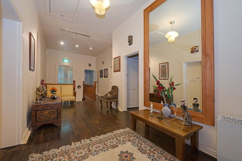 Edinburgh Gallery Bed & Breakfast - Accommodation Cooktown 4