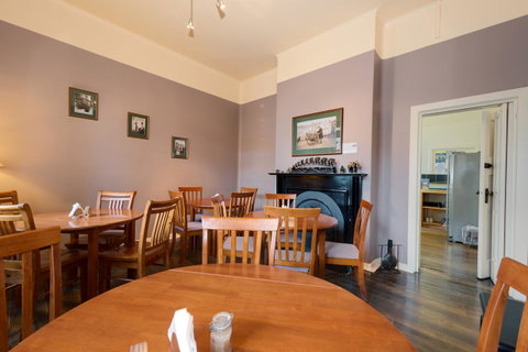 Edinburgh Gallery Bed & Breakfast - Accommodation Cooktown 6