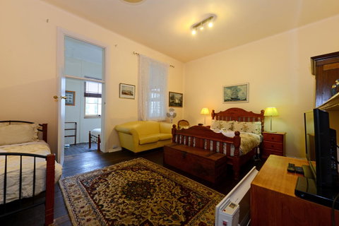 Edinburgh Gallery Bed & Breakfast - Accommodation Cooktown 38