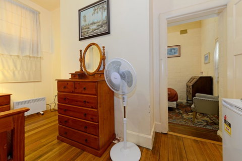 Edinburgh Gallery Bed & Breakfast - Accommodation Cooktown 16