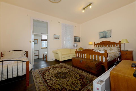 Edinburgh Gallery Bed & Breakfast - Accommodation Cooktown 32