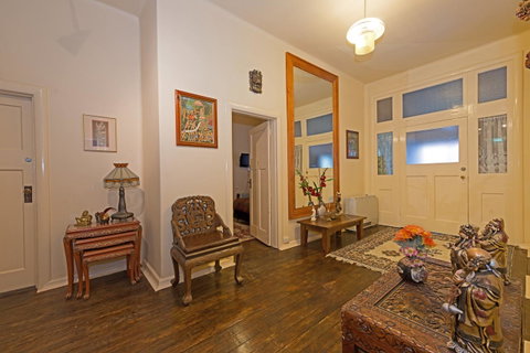 Edinburgh Gallery Bed & Breakfast - Accommodation Cooktown 2