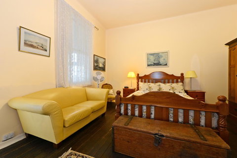 Edinburgh Gallery Bed & Breakfast - Accommodation Cooktown 31