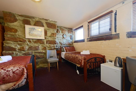 Edinburgh Gallery Bed & Breakfast - Accommodation Cooktown 9