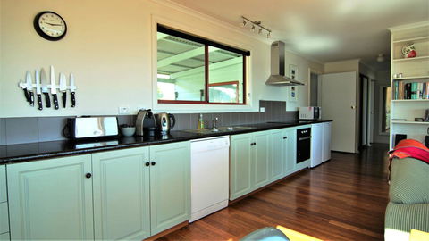 DOLPHIN LOOKOUT COTTAGE - Amazing Views Of The Bay Of Fires - Accommodation Cooktown 5