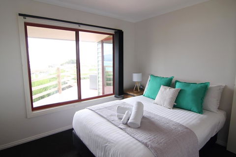 DOLPHIN LOOKOUT COTTAGE - Amazing Views Of The Bay Of Fires - Accommodation Cooktown 8