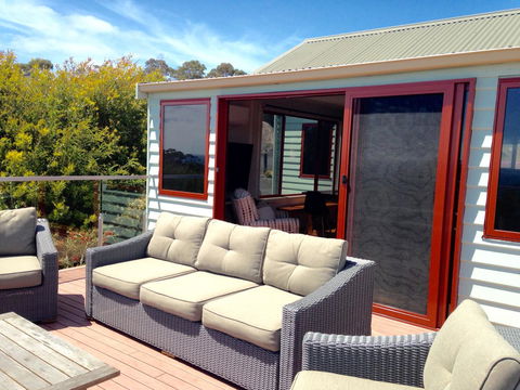 DOLPHIN LOOKOUT COTTAGE - Amazing Views Of The Bay Of Fires - Accommodation Cooktown 4