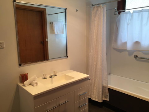 Regatta Point Tavern & Holiday Villas - Accommodation Cooktown 3