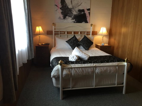 Regatta Point Tavern & Holiday Villas - Accommodation Cooktown 14