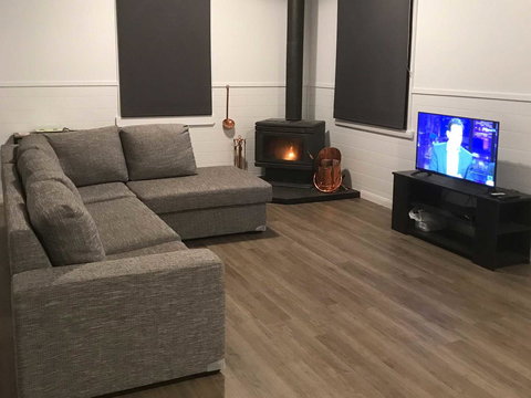 Derby Digs Cottage - Accommodation Cooktown 3