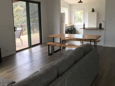 Derby Digs Cottage - Accommodation Cooktown 4