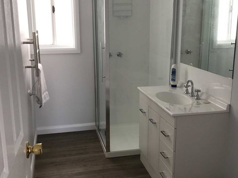Derby Digs Cottage - Accommodation Cooktown 7