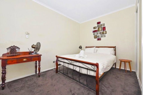 Launceston CBD Abode - Accommodation Cooktown 7