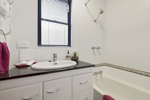 Aruba Apartments - Accommodation Cooktown 5