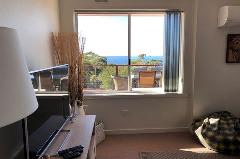 BAY OF FIRES SEACHANGE Ocean Frontage - Accommodation Cooktown 1