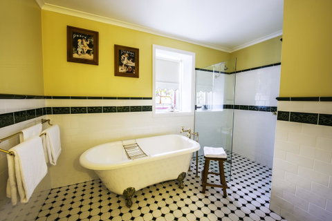 Touchwood Cottages - Accommodation Cooktown 10