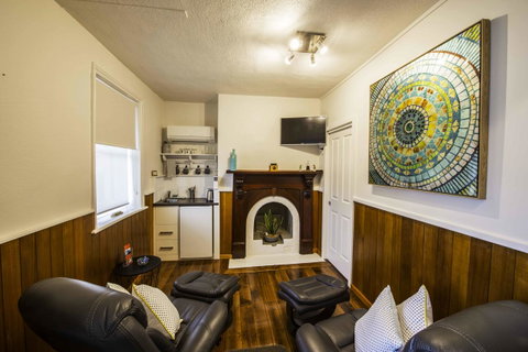 Touchwood Cottages - Accommodation Cooktown 9