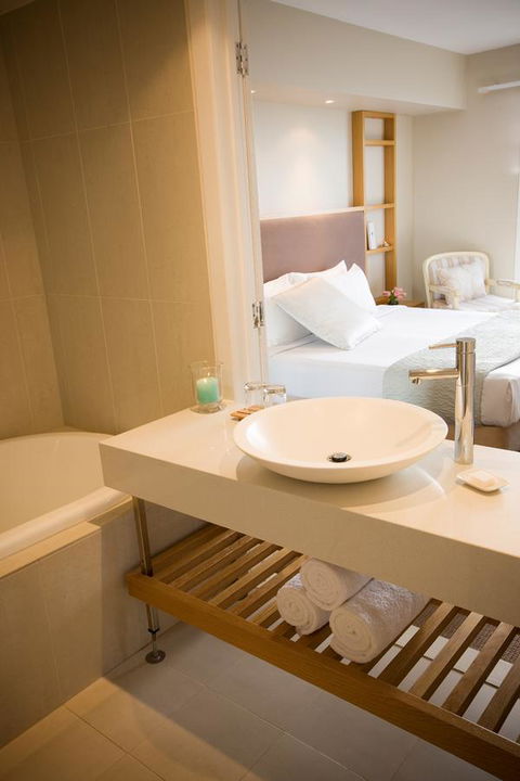 Deep Blue Hotel & Hot Springs - Accommodation Cooktown 38