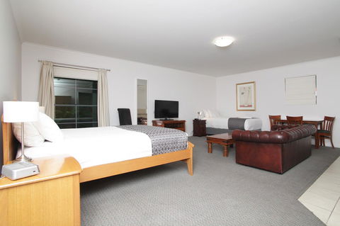 Quality Inn & Suites The Menzies - Accommodation Cooktown 9