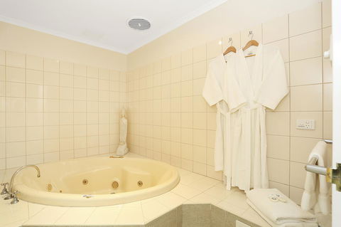 Quality Inn & Suites The Menzies - Accommodation Cooktown 35