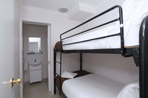 Quality Inn & Suites The Menzies - Accommodation Cooktown 27