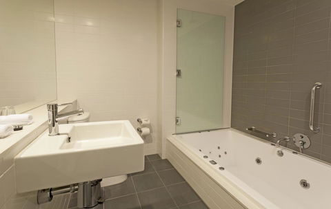 Causeway 353 Hotel - Accommodation Cooktown 9