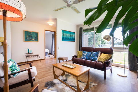 Uptown Frankston - Accommodation Cooktown 0