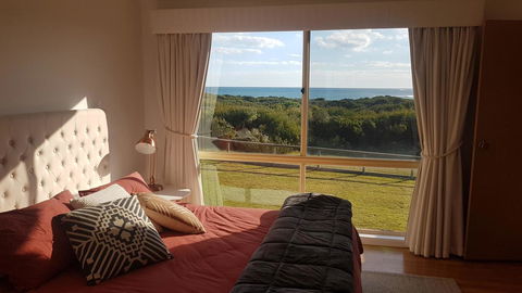 Sunsets On Martyrs Luxury Coastal Beach House Peterborough - Accommodation Cooktown 5