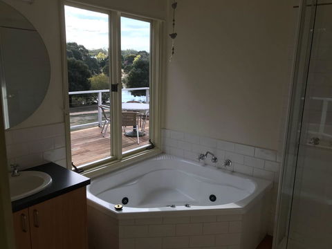Lakeside Conti Villas - Accommodation Cooktown 3