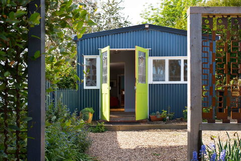 The Blue Barn - Accommodation Cooktown 1