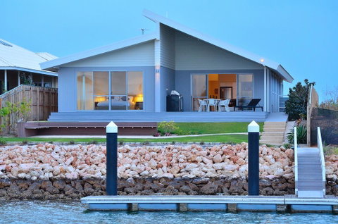 The Carnarvon Luxury Canal Home - Accommodation Cooktown 0