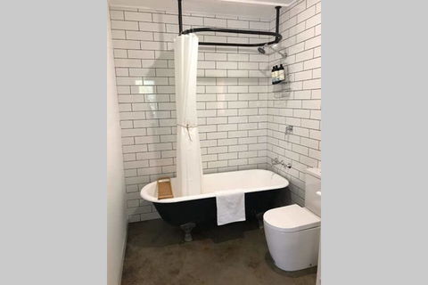 The Cottage - 58 Acre Farm Stay At Hanging Rock - Accommodation Cooktown 3