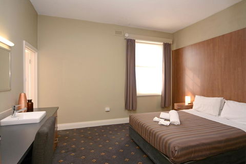 The Formby Hotel - Accommodation Cooktown 0
