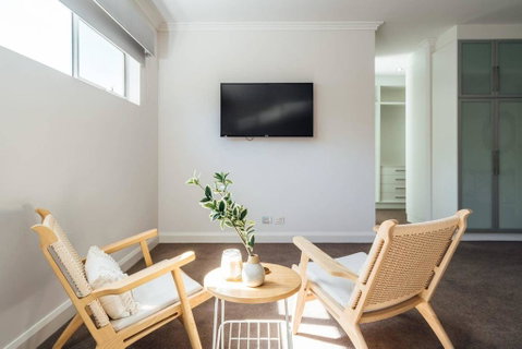 The Grand Oasis - Pool - Wifi - Mins From Beach - Accommodation Cooktown 3