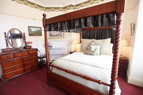 The Grand On Macfie - Accommodation Cooktown 1