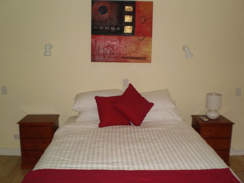 The Lakehouse Manor - Accommodation Cooktown 0