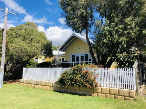 The Light And Bright Yellow Beach House - Accommodation Cooktown 1