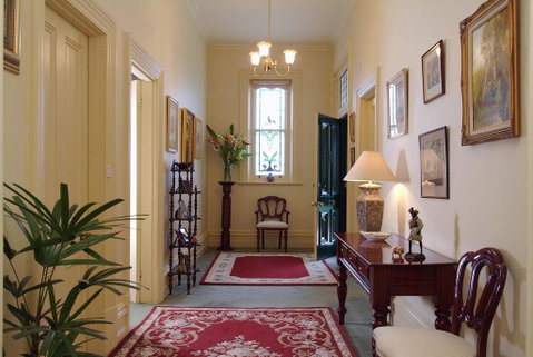 The Lodge Country House - Accommodation Cooktown 2