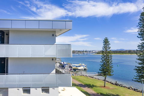 The Mid Pacific - Accommodation Cooktown 0