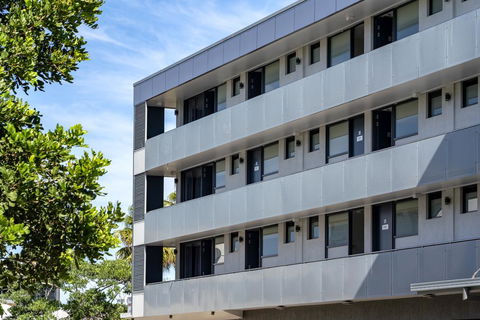 The Mid Pacific - Accommodation Cooktown 1