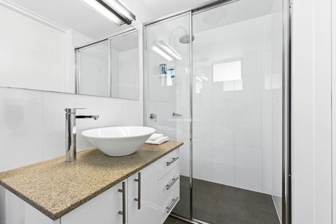 The Mid Pacific - Accommodation Cooktown 3